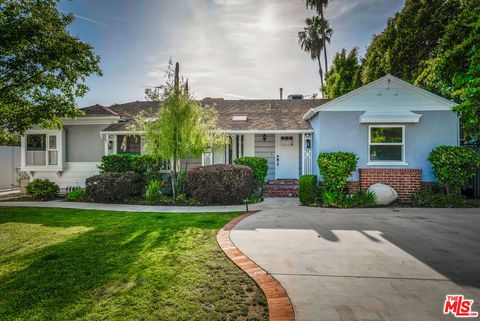 Photo of 5419 Gentry Avenue, Valley Village, CA 91607 (MLS # 26671721)