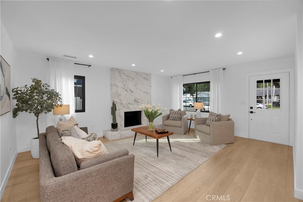 160 W Harcourt Street