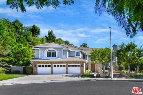 Photo of 17814 Greyhawk Place, Granada Hills, CA 91344 (MLS # 26101931)