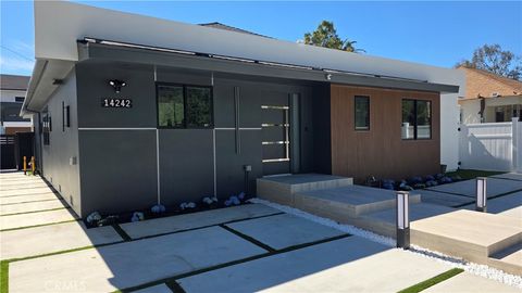 Photo of 14242 Hortense, Sherman Oaks, CA 91423 (MLS # SR26008025)