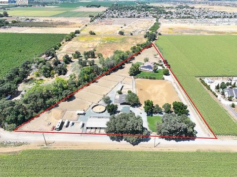 Photo of 3335 Kellogg Creek Rd, Byron, CA 94514 (MLS # 41117850)