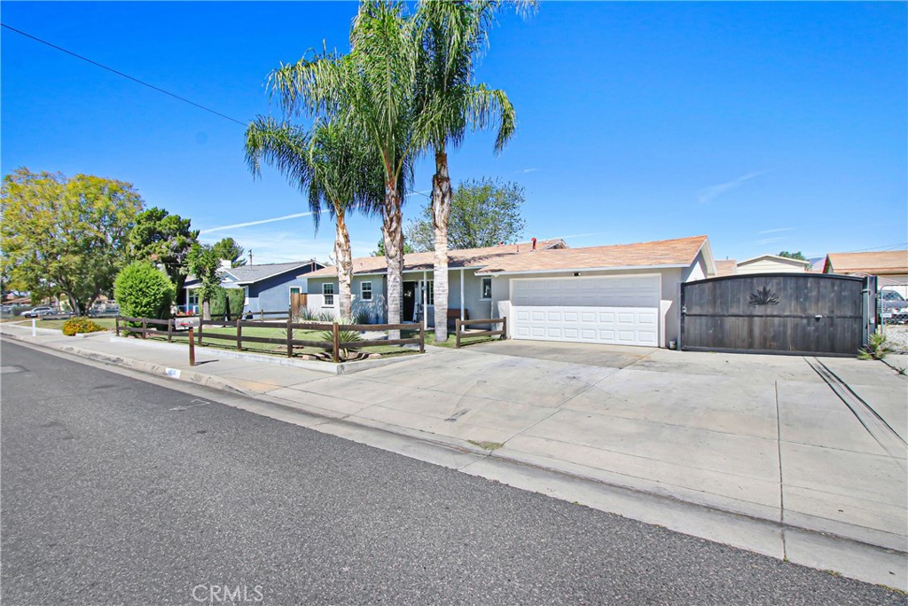 40796 E Whittier