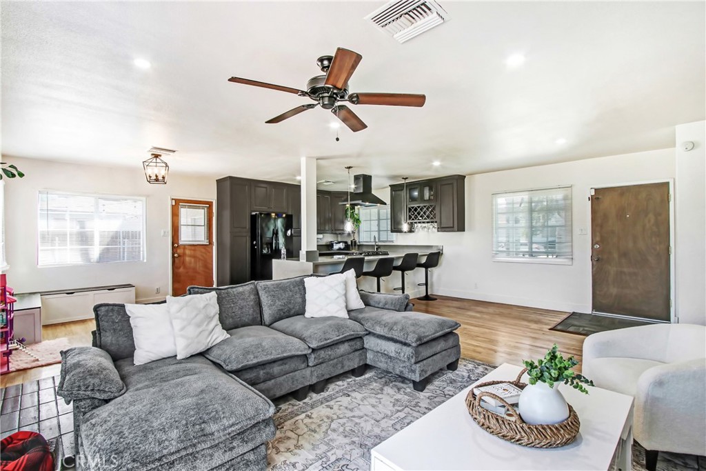 40796 E Whittier