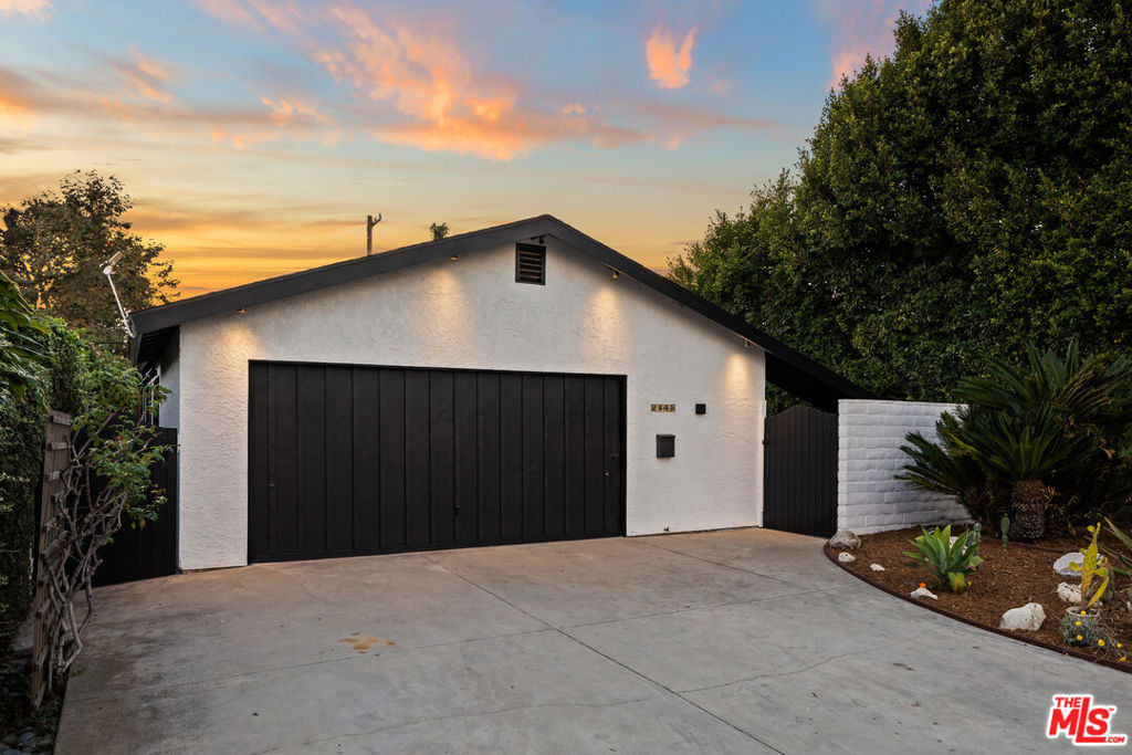 2449 Walgrove Avenue