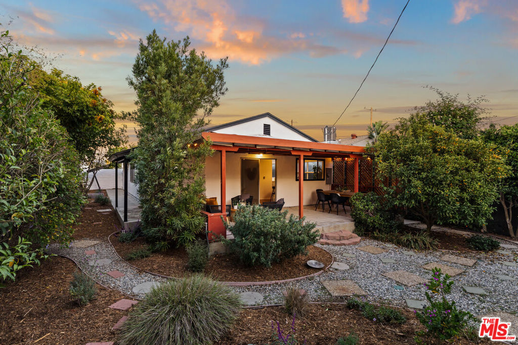 2449 Walgrove Avenue