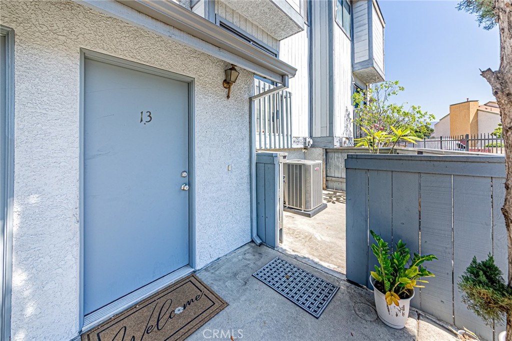 301 W Gladstone Street 13