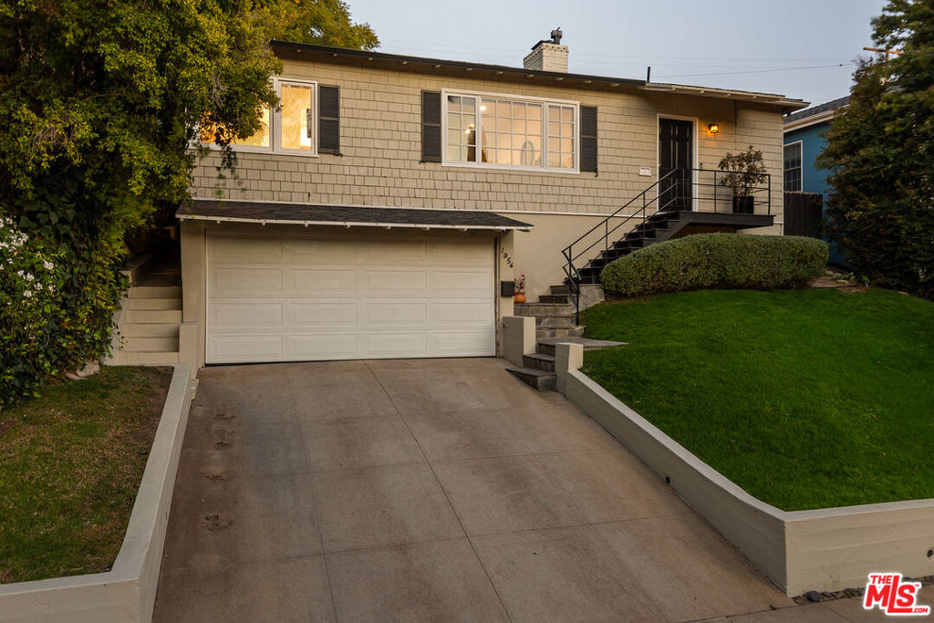 1954 Comstock Avenue