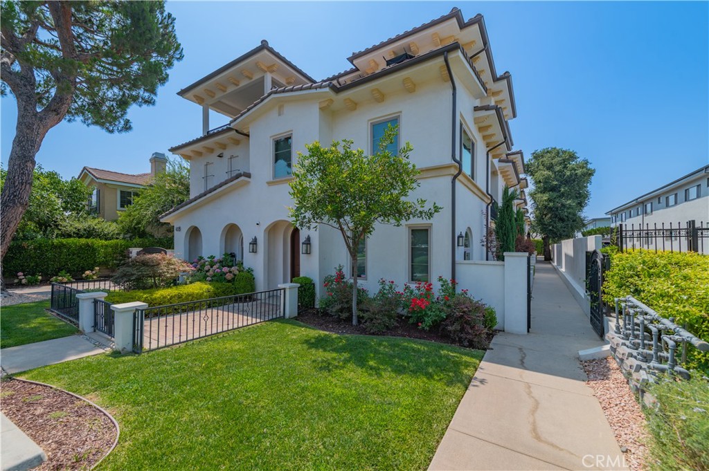 walking distance to Arcadia High school. Low property tax rate. All furniture and appliance are included.