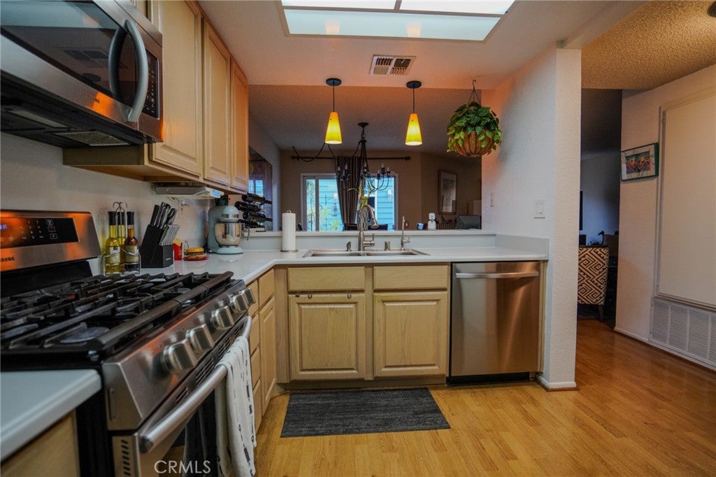 15735 Nordhoff 26