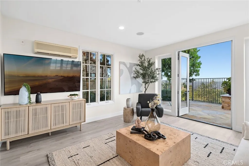 Newport Coast, California 92657, United States, 5 Bedrooms Bedrooms, ,5 BathroomsBathrooms,Residential,Active,220328