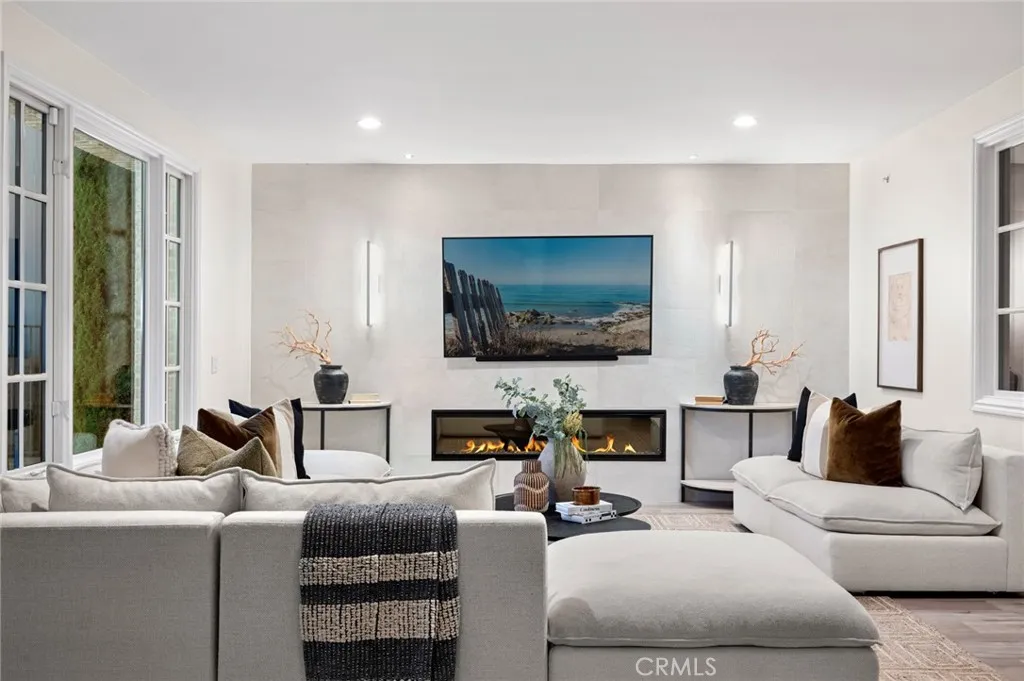 Newport Coast, California 92657, United States, 5 Bedrooms Bedrooms, ,5 BathroomsBathrooms,Residential,Active,220328