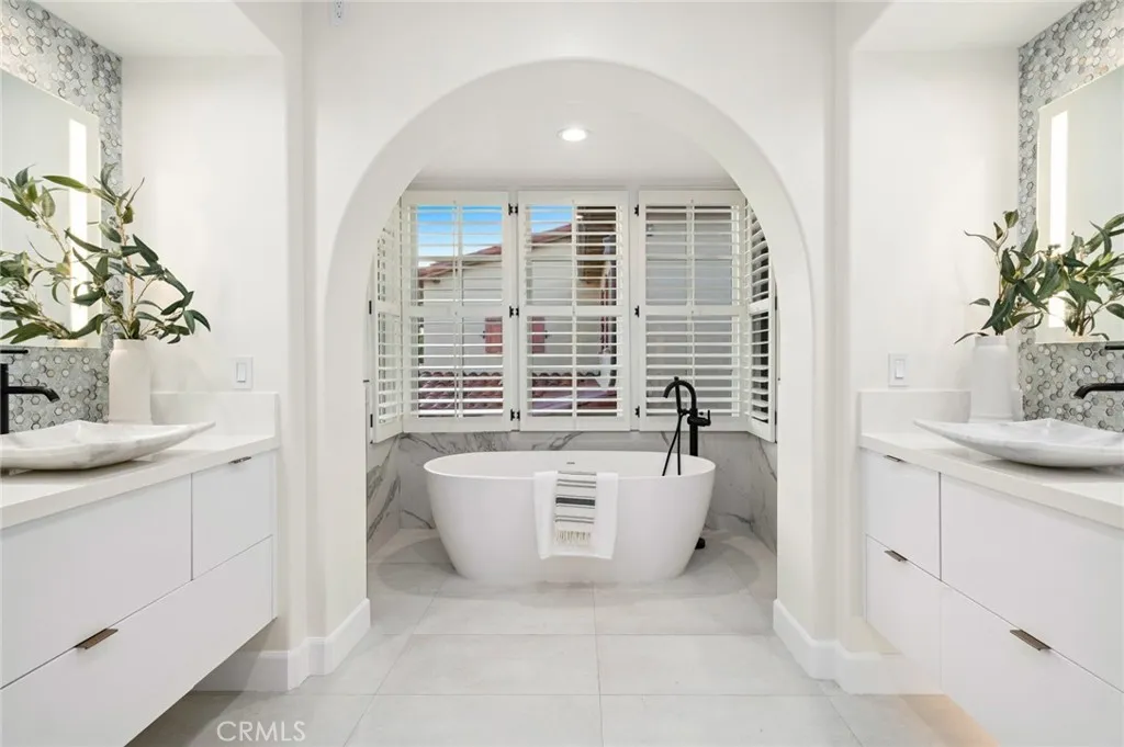 Newport Coast, California 92657, United States, 5 Bedrooms Bedrooms, ,5 BathroomsBathrooms,Residential,Active,220328