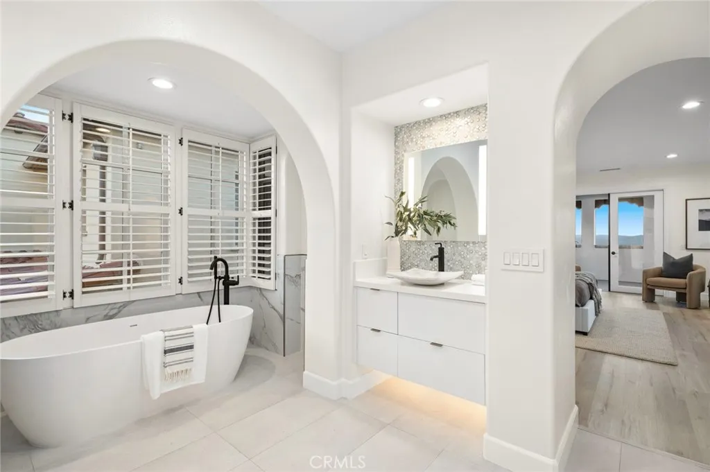 Newport Coast, California 92657, United States, 5 Bedrooms Bedrooms, ,5 BathroomsBathrooms,Residential,Active,220328