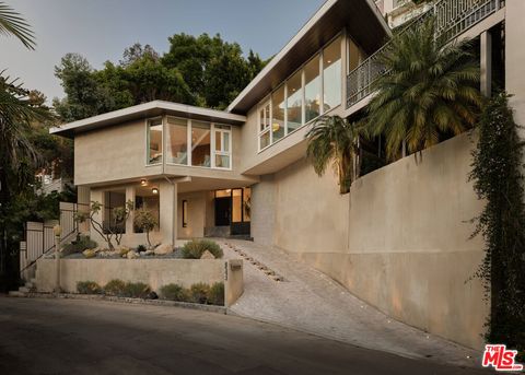 Photo of 8593 Hollywood Boulevard, Los Angeles, CA 90069 (MLS # 26665649)