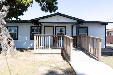 Photo of 592 Willow Ave Ave, Hayward, CA 94541 (MLS # 41121198)
