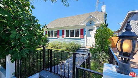 Photo of 1209 N Genesee Avenue, West Hollywood, CA 90046 (MLS # 25614403)