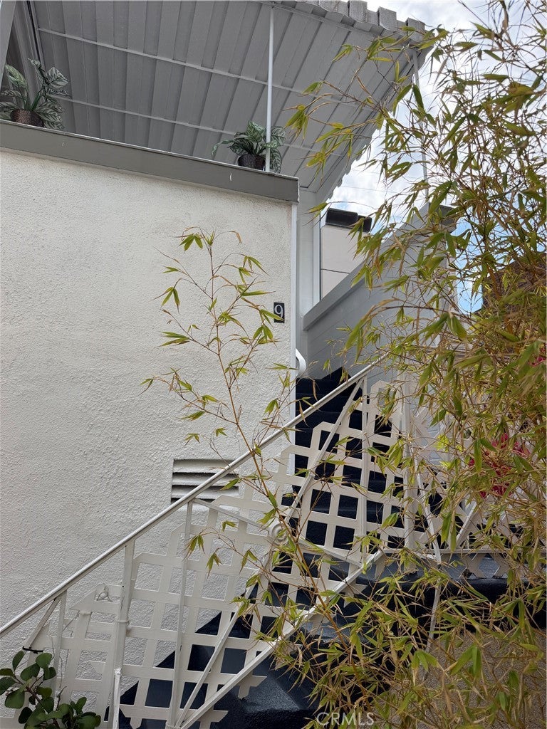 Photo of 124 S Elm Drive #9, Beverly Hills, CA 90212 (MLS # SR26195083)