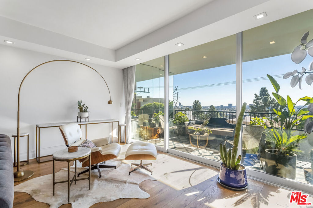 1100 Alta Loma Road 608