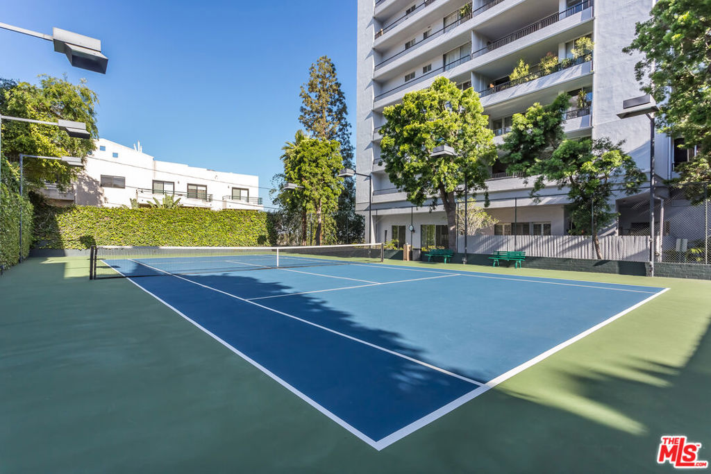 1100 Alta Loma Road 608