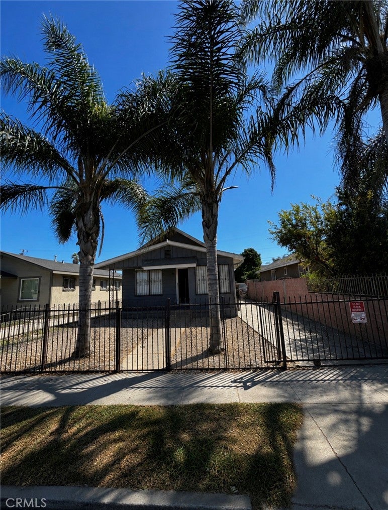 Photo of 144 W 84th Street, Los Angeles, CA 90003 (MLS # DW26193638)