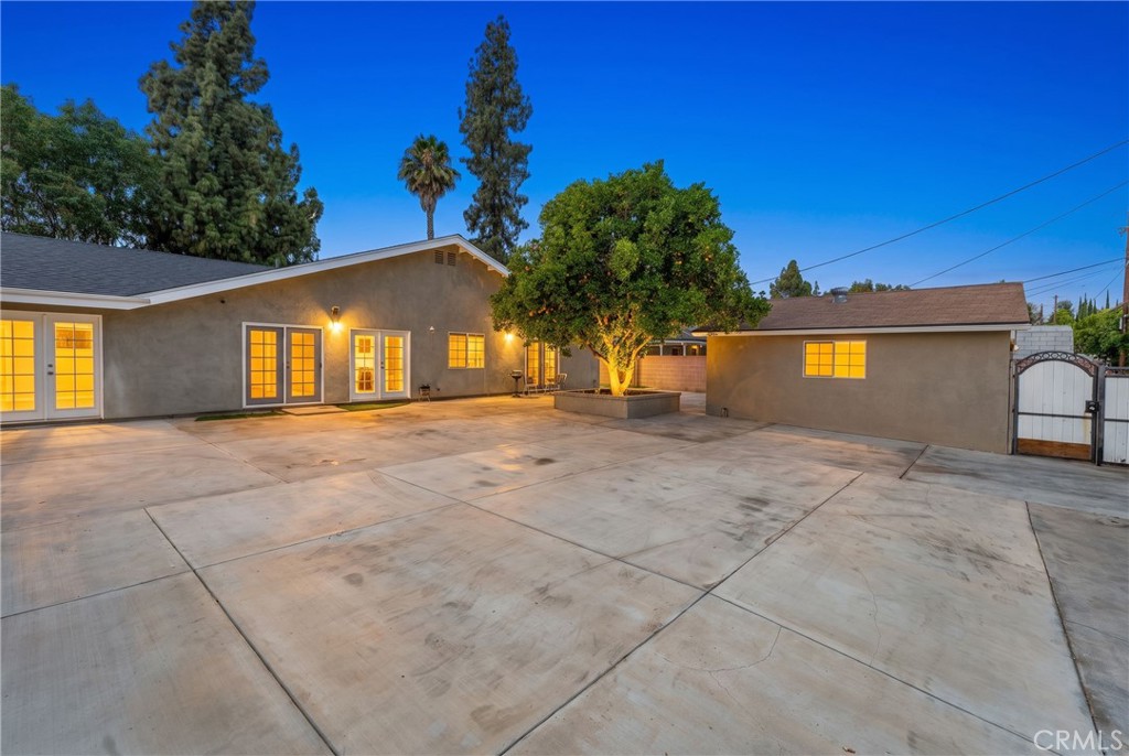 7222 Fallbrook Avenue