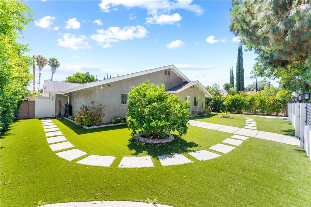 7222 Fallbrook Avenue