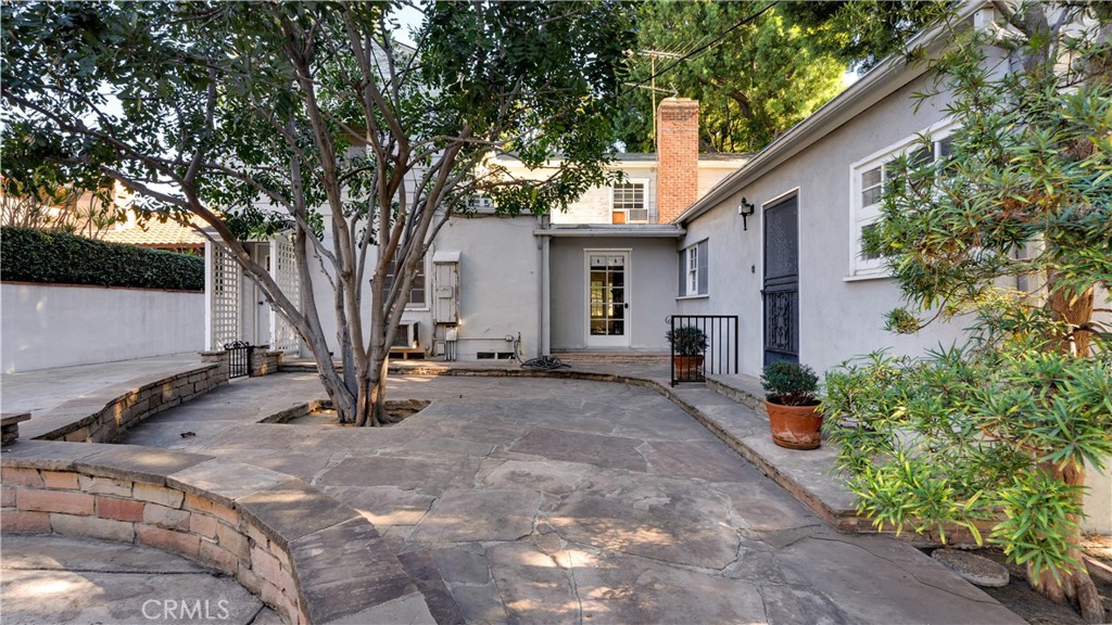 1804 N Heliotrope Drive