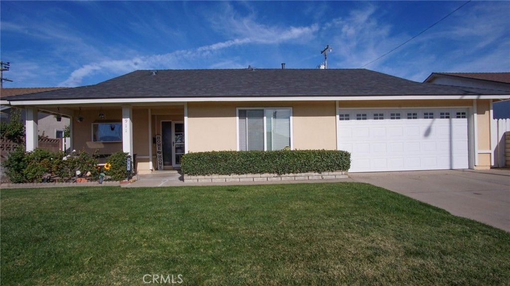 Photo of 911 E Evergreen Avenue, Santa Maria, CA 93454 (MLS # PI25277674)