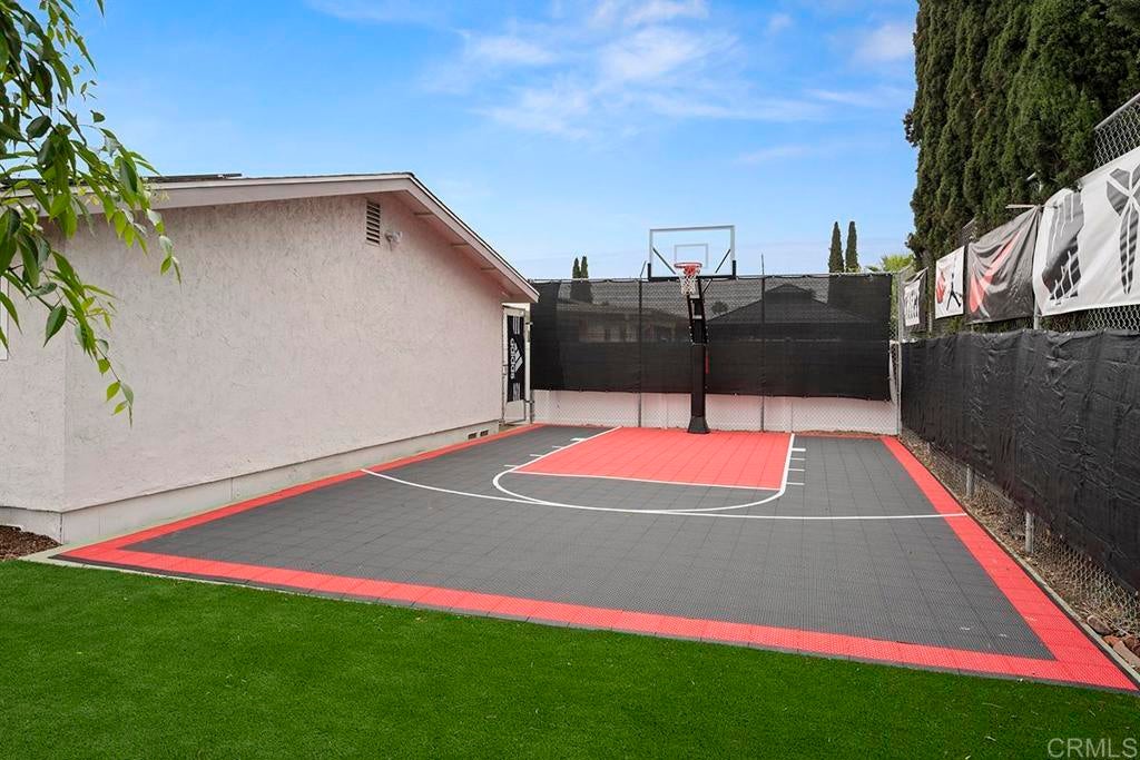 8427 Carlton Oaks Drive