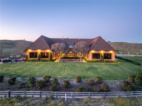 Photo of 5010 Gate 4 Rd. Rd, Paso Robles, CA 93446 (MLS # SC25117762)