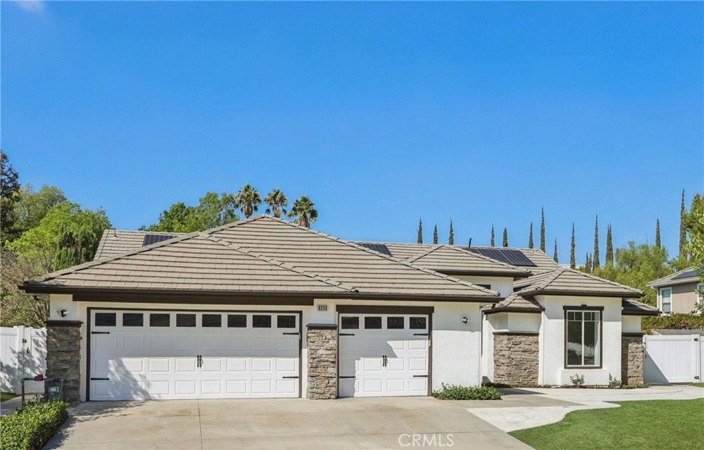 Photo of 6233 Penfield Avenue, Woodland Hills, CA 91367 (MLS # SB25231505)