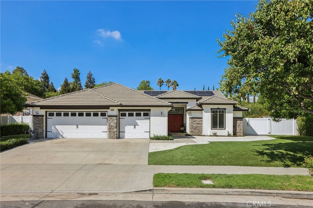 Photo of 6233 Penfield Avenue, Woodland Hills, CA 91367 (MLS # SB25231505)