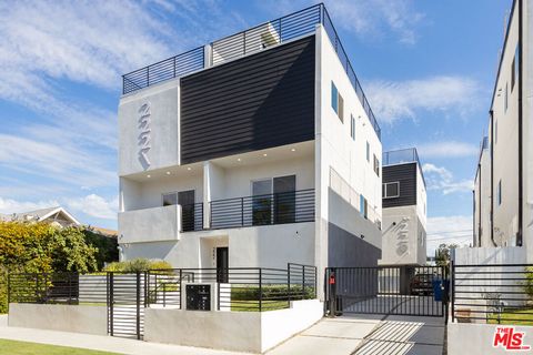 Photo of 220 N Coronado Street, Los Angeles, CA 90026 (MLS # 26632825)