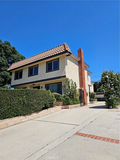 Photo of 3253 Honolulu Avenue #B, La Crescenta, CA 91214 (MLS # PF26100355)