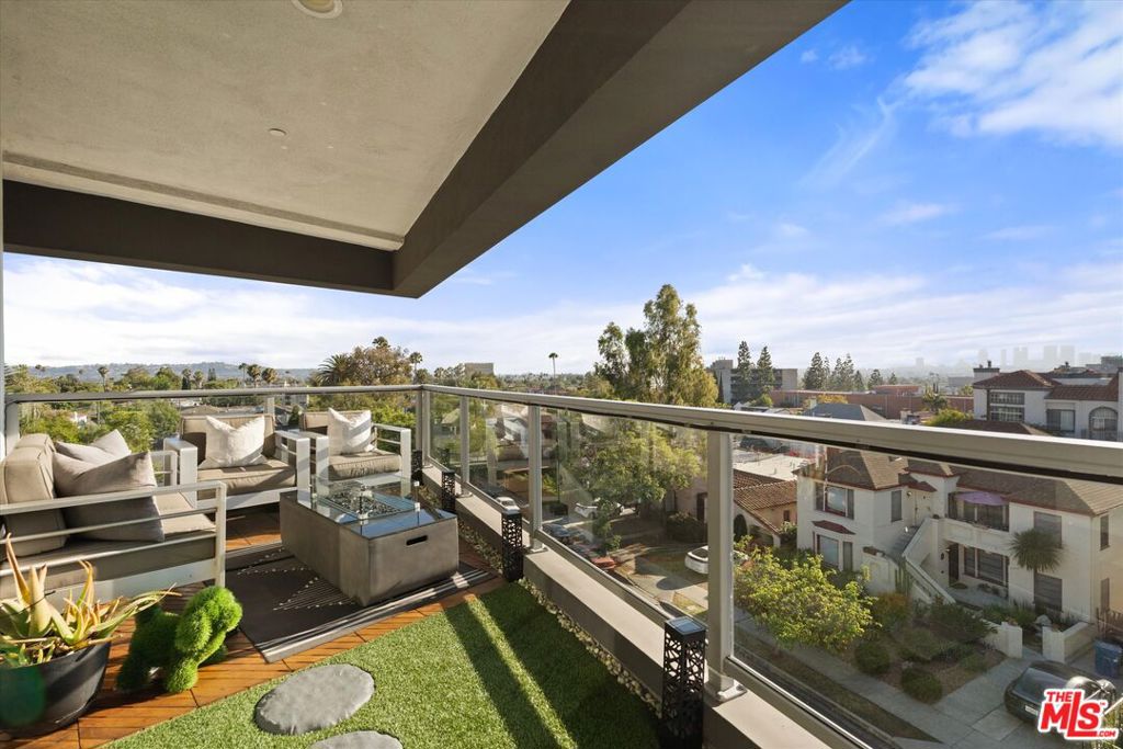 5826 W Olympic Boulevard 401