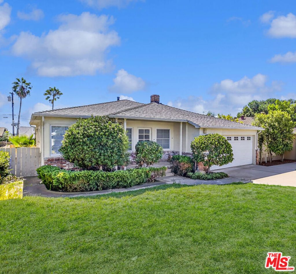 Photo of 7127 Saranac Street, San Diego, CA 92115 (MLS # 25610383)