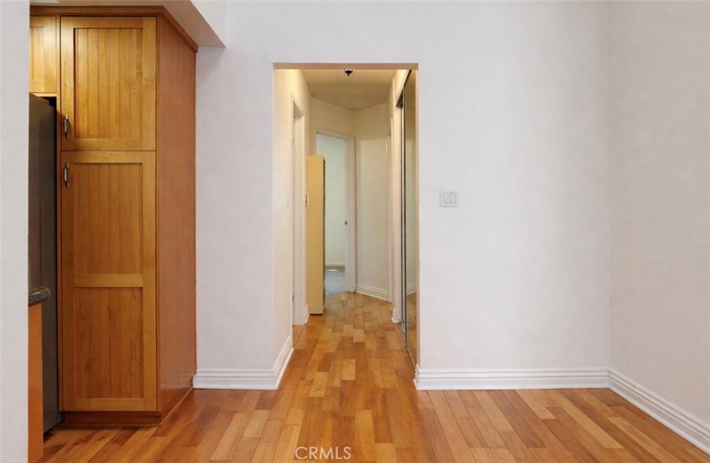 1100 Walnut Avenue 5