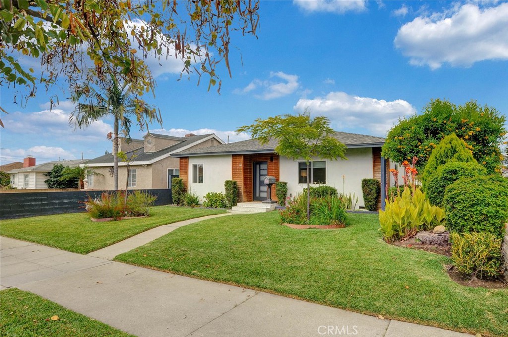 929 N Sunset
