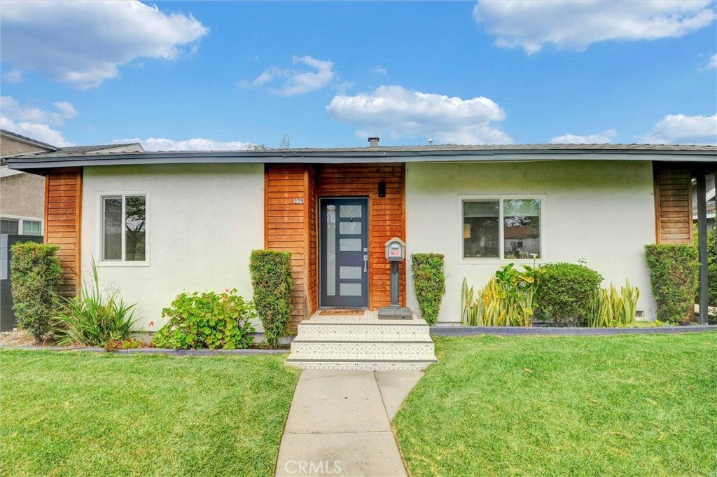 929 N Sunset Ave