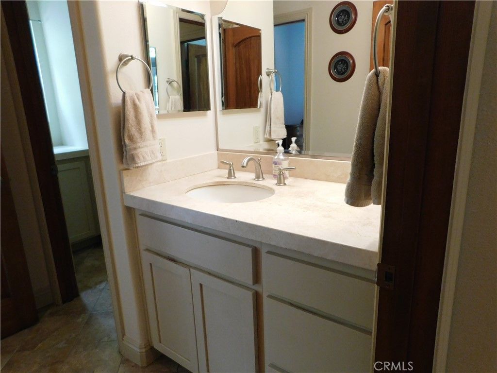 listing image 130720448459474994216