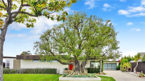 Photo of 2000 Nautilus Lane, Newport Beach, CA 92660 (MLS # NP26114310)