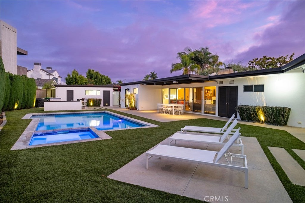 Photo of 2000 Nautilus Lane, Newport Beach, CA 92660 (MLS # NP26114310)