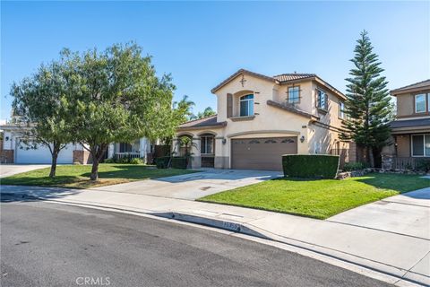 Photo of 15359 Palm Leaf Ln, Fontana, CA 92336 (MLS # IG26008553)