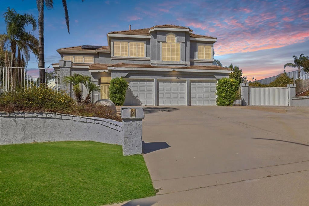 901 Clearwood Avenue