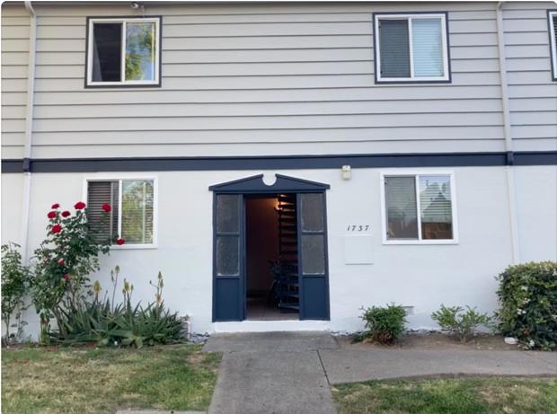 Step into your newly remodeled home! This 2-bedroom, 1-bath, 920sf unit on the second floor of a cozy Cambrian 4plex is ready for you. Enjoy the luxury of waterproof vinyl flooring, quartz countertops, and fresh paint. With plenty of natural light and a peaceful cul-de-sac location, it's a very nice place. Located near Camden Ave, Hwy 85, 17, 280 and Cambrian Park, commuting is easy. You will love the family-friendly neighborhood with parks, basketball courts, shops, and schools within walking distance. Plus, Home Depot and Target are nearby for convenience. Your landlord covers water, garbage, and gardening. Parking is simple with a carport and street parking available. Laundry facilities are optional with a $30 monthly fee. Free Application, a Proof of income are required. Don't miss out on this wonderful opportunity!