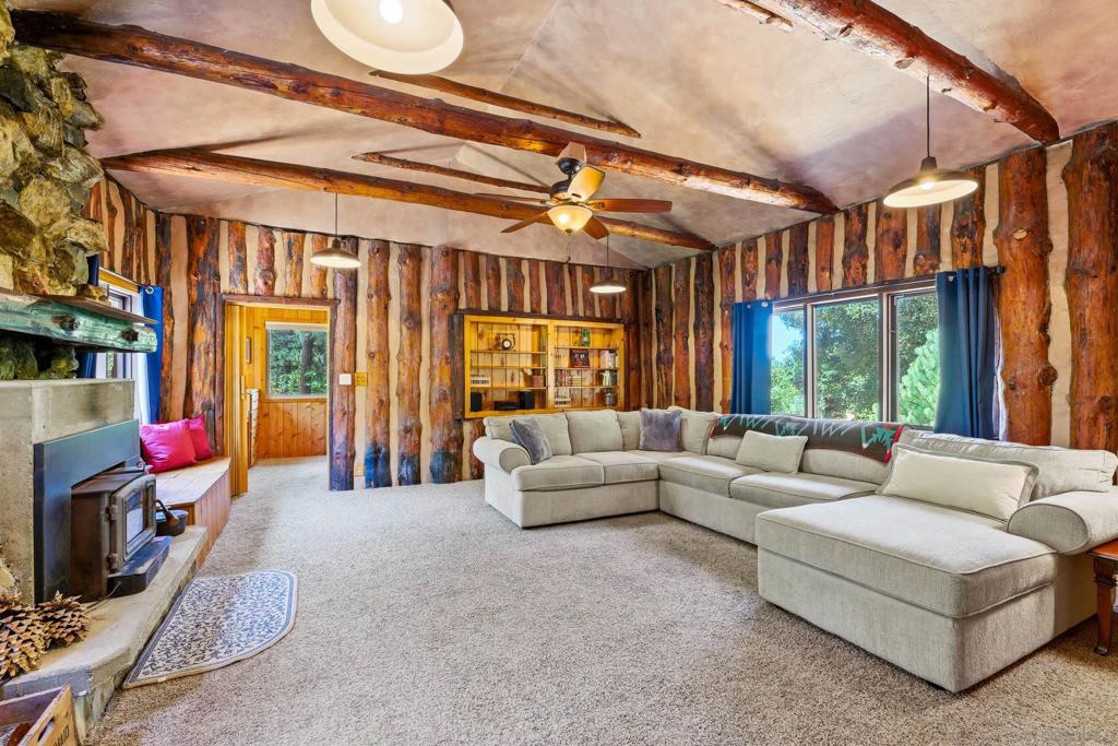 2727 Lakeview Dr