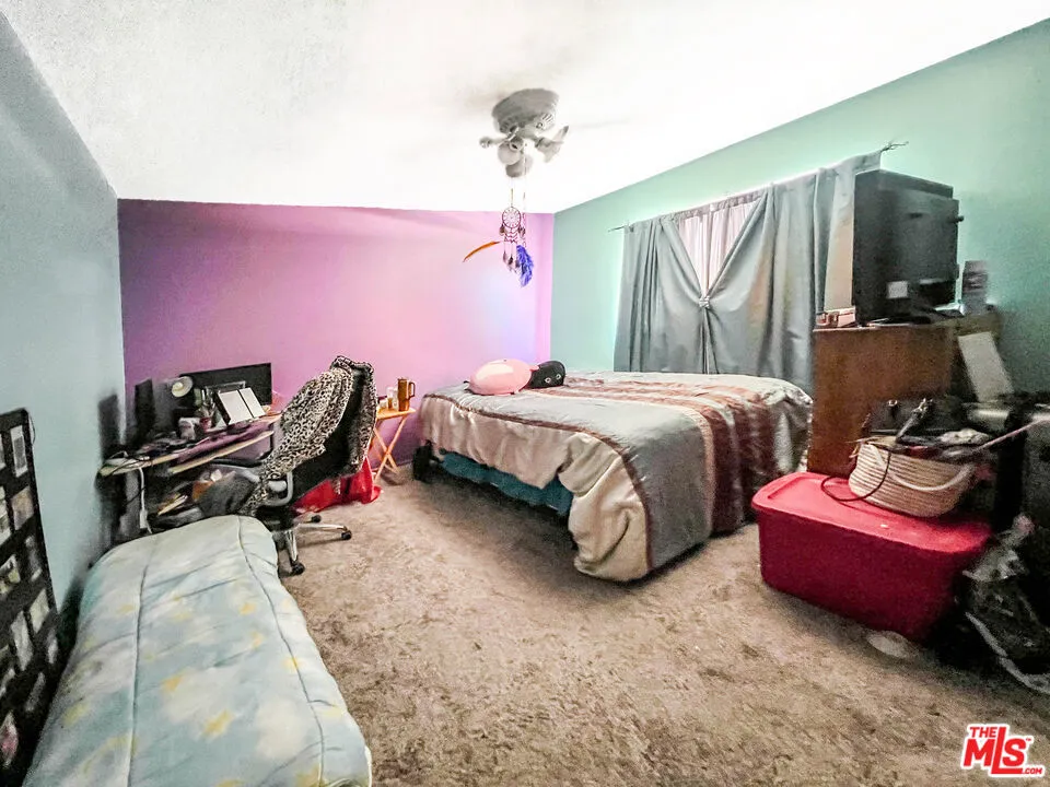 Van Nuys, California 91405, United States, 2 Bedrooms Bedrooms, ,3 BathroomsBathrooms,Residential,Active,215234