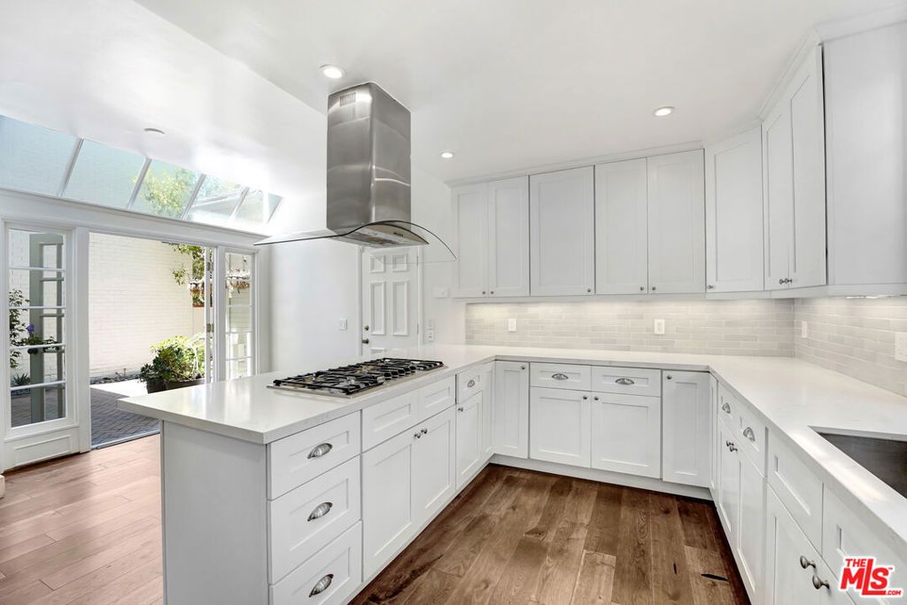 Photo of 12320 Ridge Circle, Los Angeles, CA 90049 (MLS # 25573891)