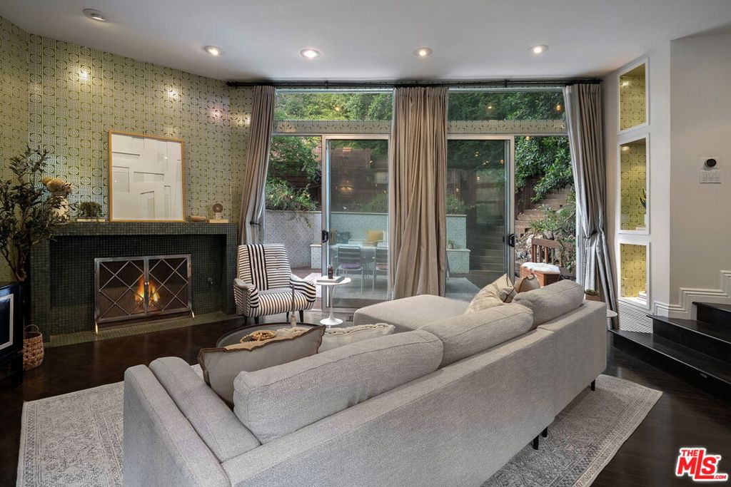 2180 Laurel Canyon Boulevard