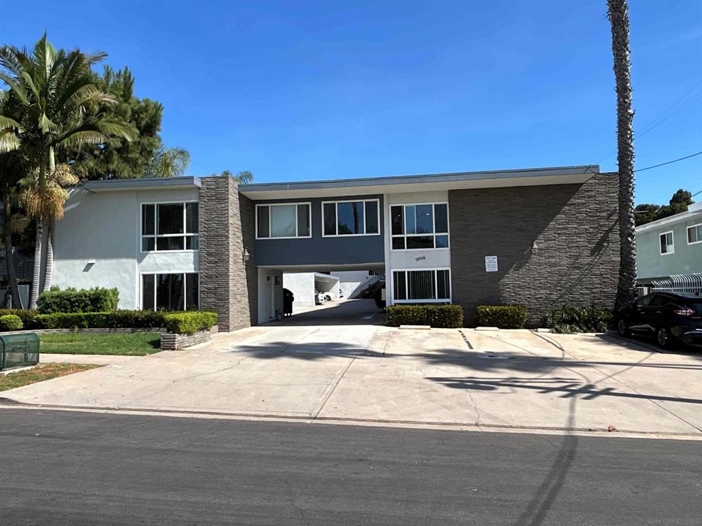 Premium Residence Available in a Vibrant Quiet Complex , Upgraded Kitchen & Bathroom, (Extra Room or a Small 2nd Bedroom) Newer Appliances, Stove, Refrigerator & Dishwasher, Newer Flooring & Paint, Air Conditioning, Community Laundry Room, 1 PARKING SPACE, (Please preview this apartment prior to submitting an application). Adjacent to Mission Beach, Mission Bay, La Jolla, Crystal Pier, Vacation Village, Sea World, Tourmaline Surfing Park, Fanuel Street Park & Kate Sessions Park. 'PB' is generally crowded with Surfers, pedestrians, cyclists, rollerbladers, skateboarders, and vacationers, come make this District your home.